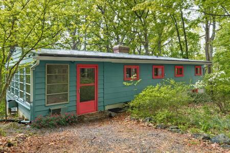 Harpers Ferry Cottage Hot Tub, Wifi, Dog-Friendly Exterior photo